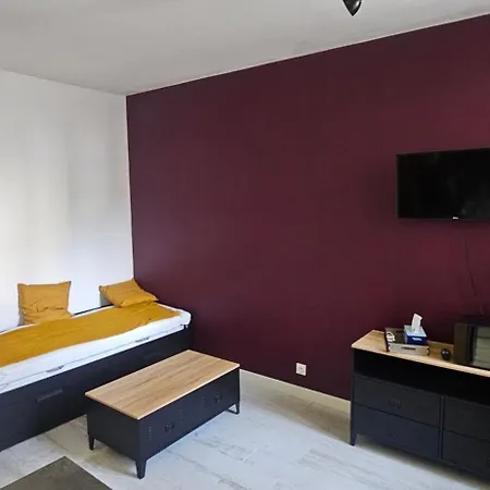 Cosy Centre ناربون